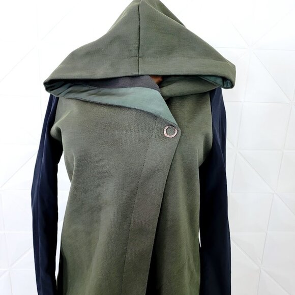 Lululemon Women's Gator Green Black Savasana Softshell II Hooded Wrap Jacket M - Picture 4 of 9